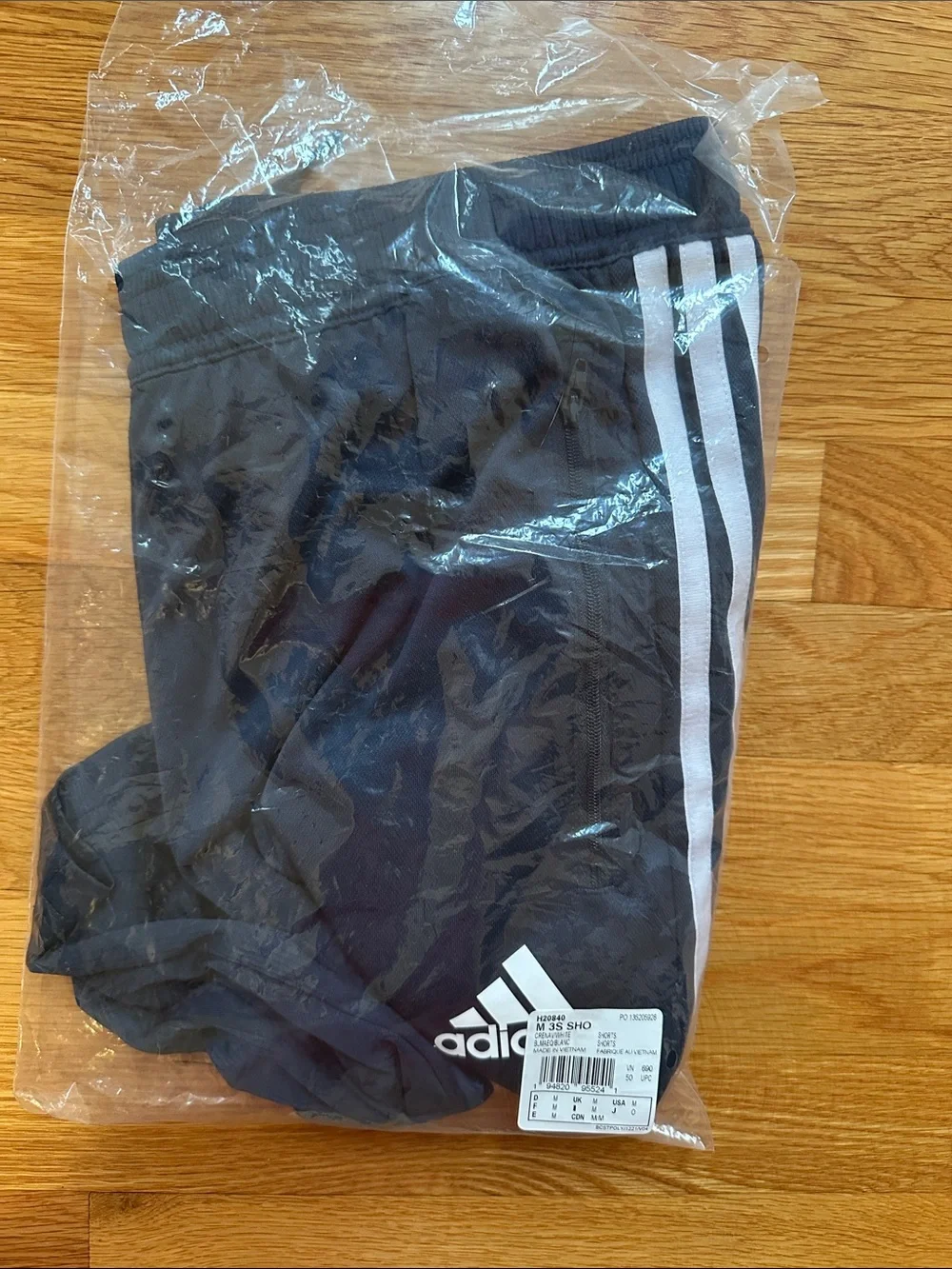 adidas Men's nwt Navy Athletic Shorts with White Three Stripes zippered pockets